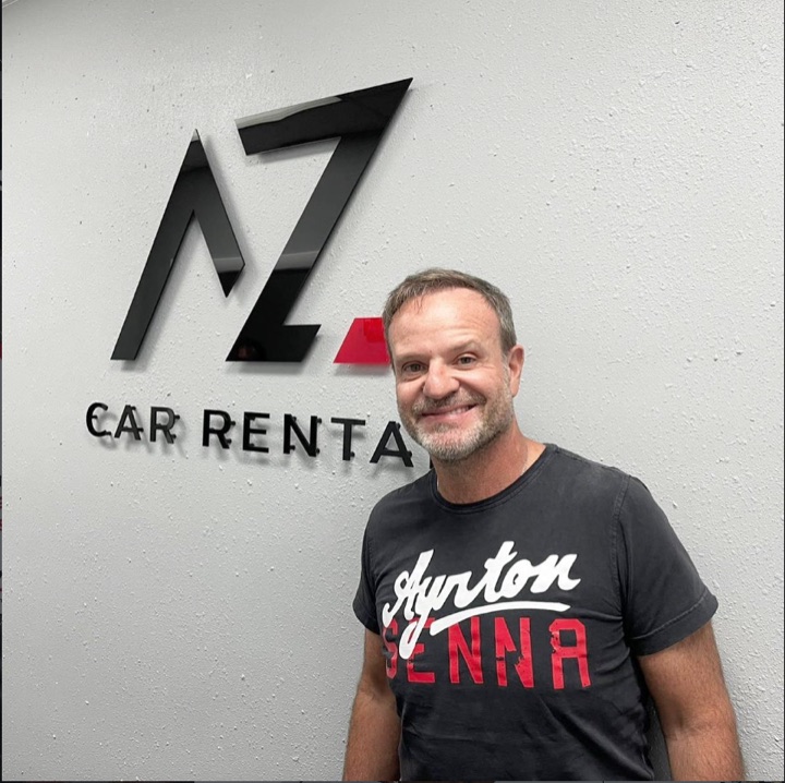 Rubens Barrichello na loja da AZ Car Rental, em Orlando